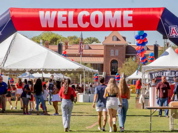 Giant welcome sign in front of party on the Mall