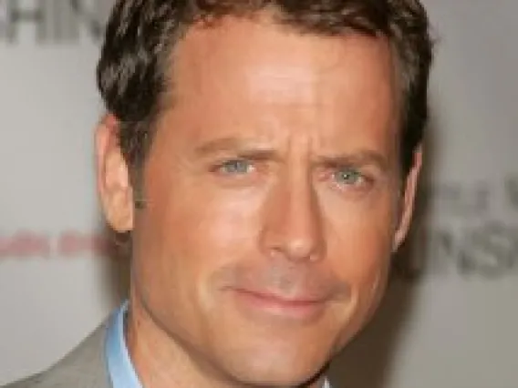Greg Kinnear