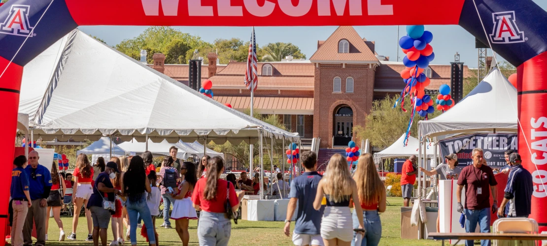 Giant welcome sign in front of party on the Mall