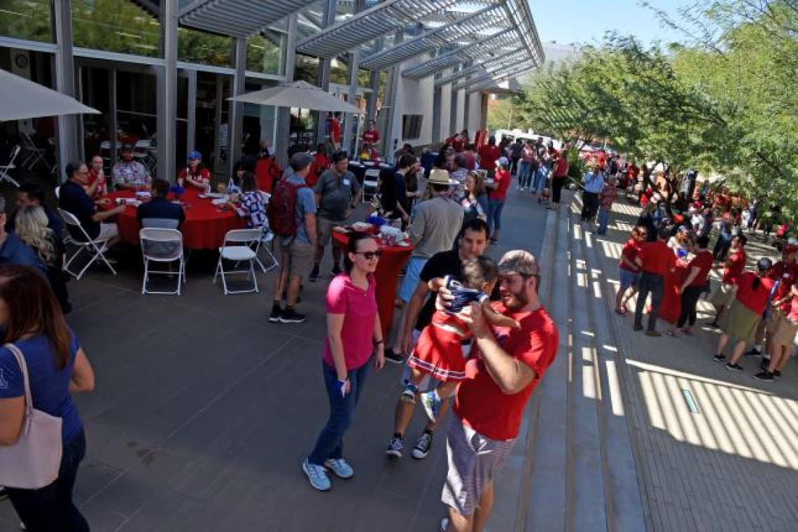 Alumni mingling at Law Homecoming BBQ