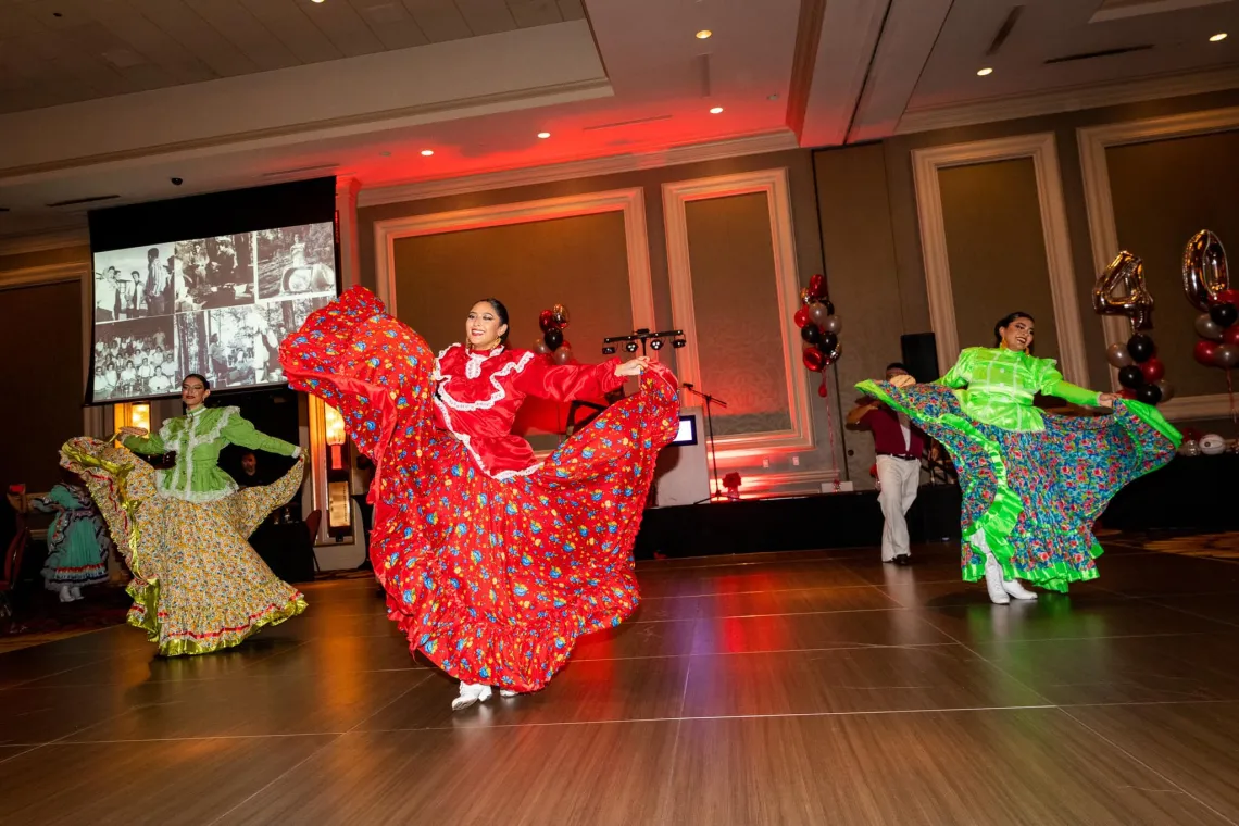 Folklorico dancers