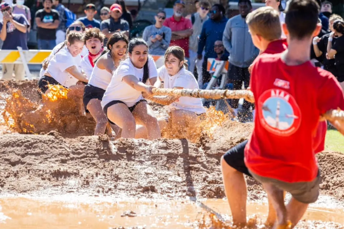 Homecoming Mud Tug-of-War | Arizona Alumni