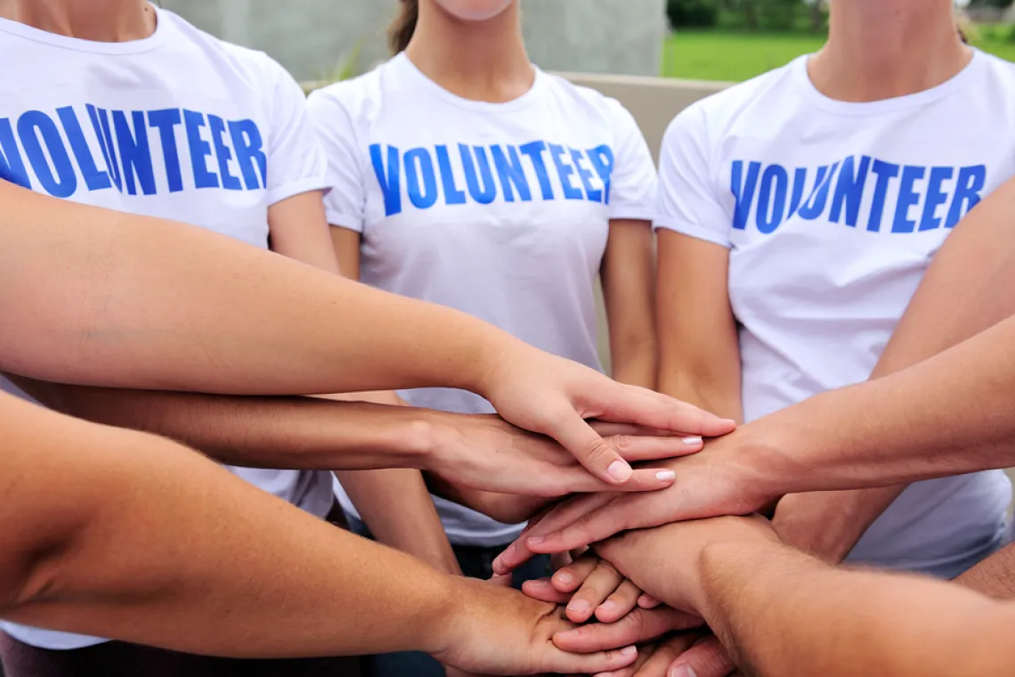 Group of people in shirts that say "Volunteer"