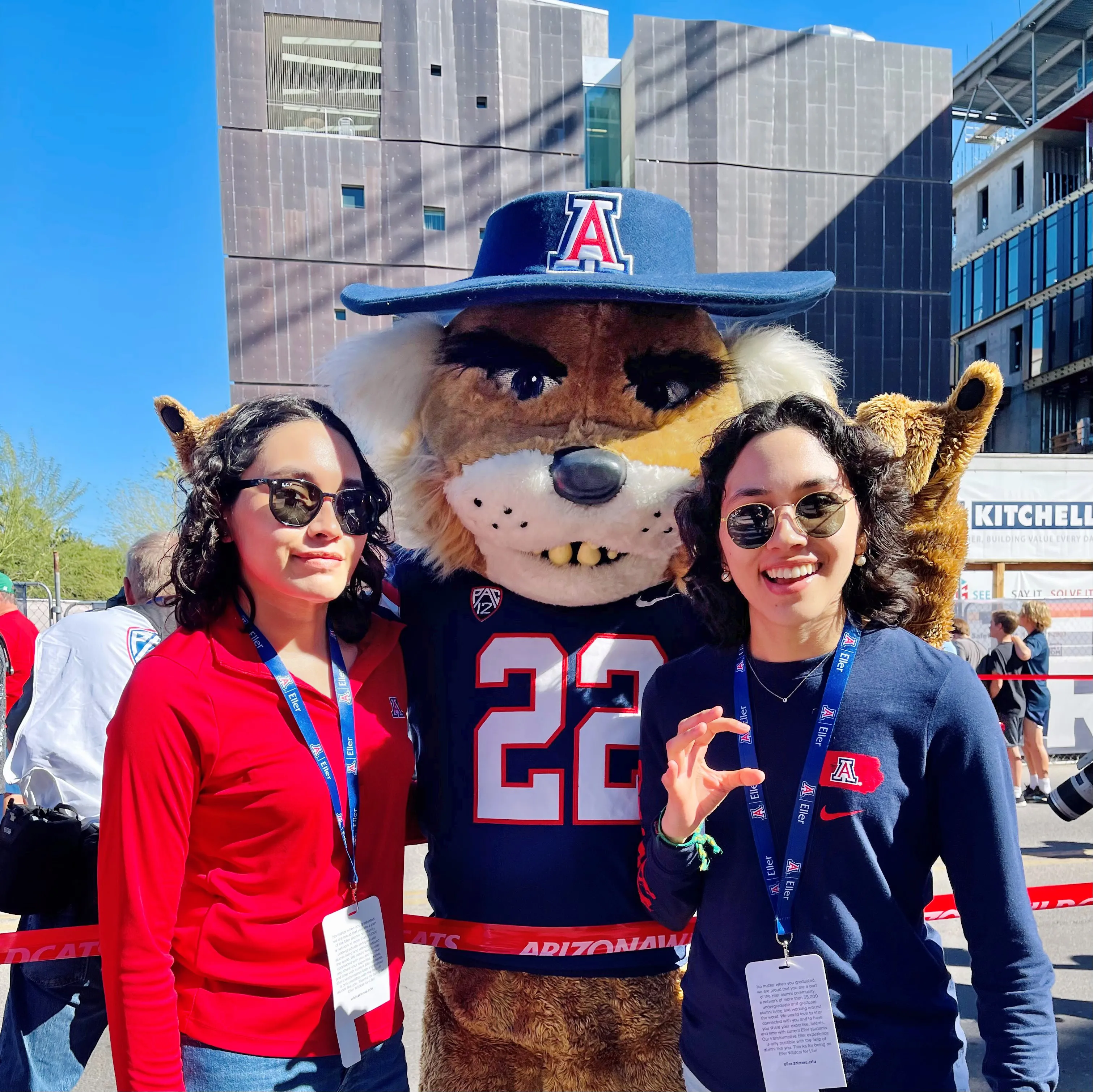 Photo of alumnas Paulina and Fernanda Bueno