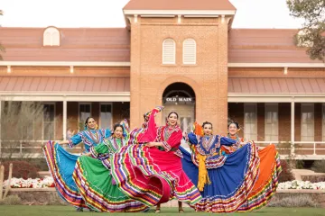 Grupo Folklórico Miztontli members dancing