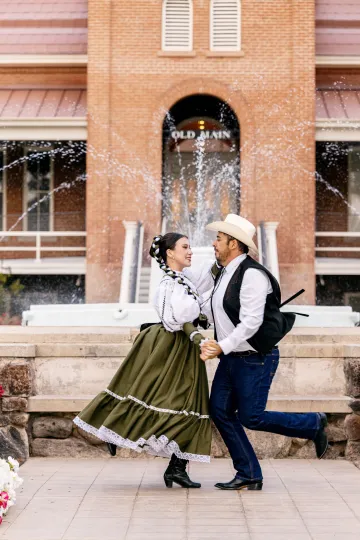 Image of Grupo Folklórico Miztontli members dancing