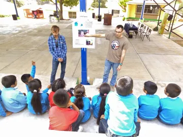 Image of Brennen O’Donnell leading environmental programs in Querétaro, Mexico. 