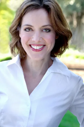 A headshot of Amy Mainzer